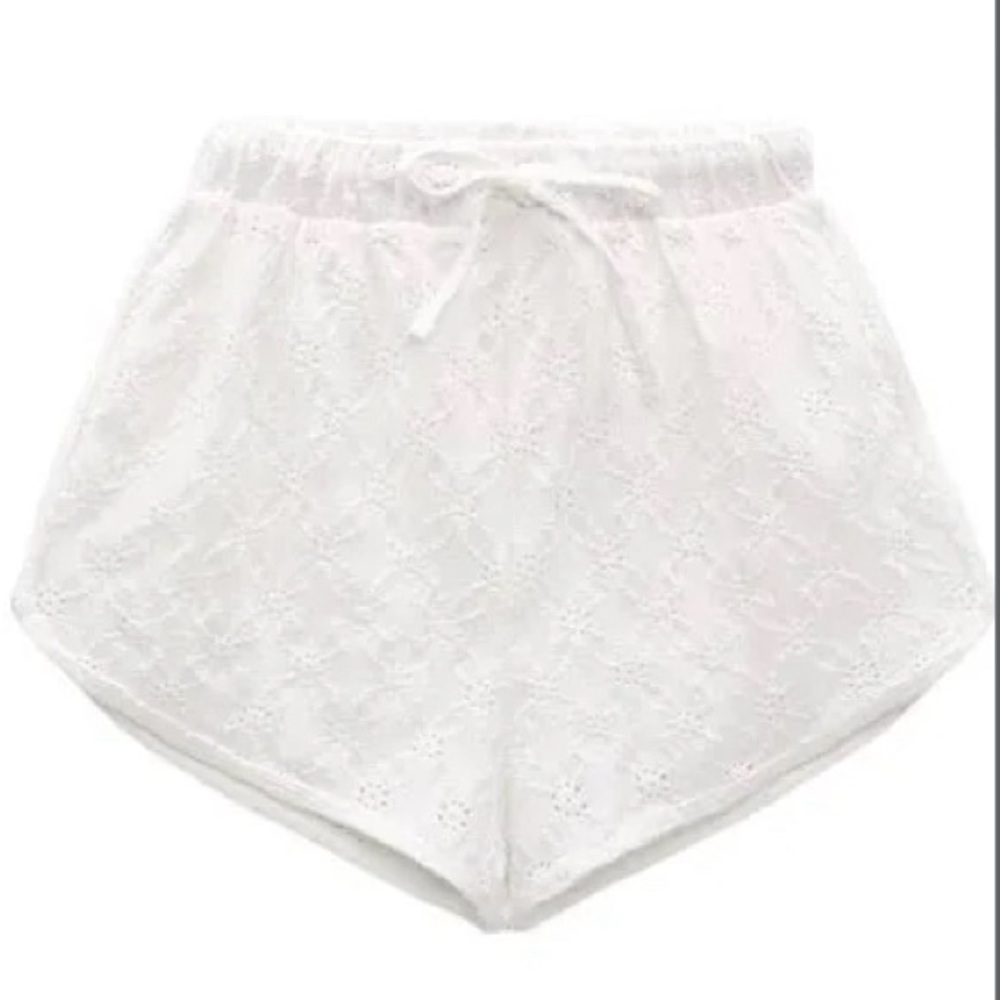 White lace Zara shorts